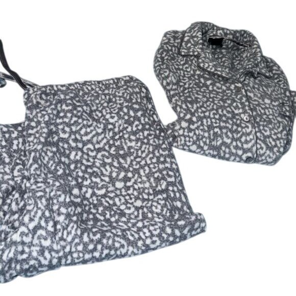 Aria Collection Womens XL Grey & White Leopard Print Button-Up Fleece Pajama SET - Picture 1 of 6